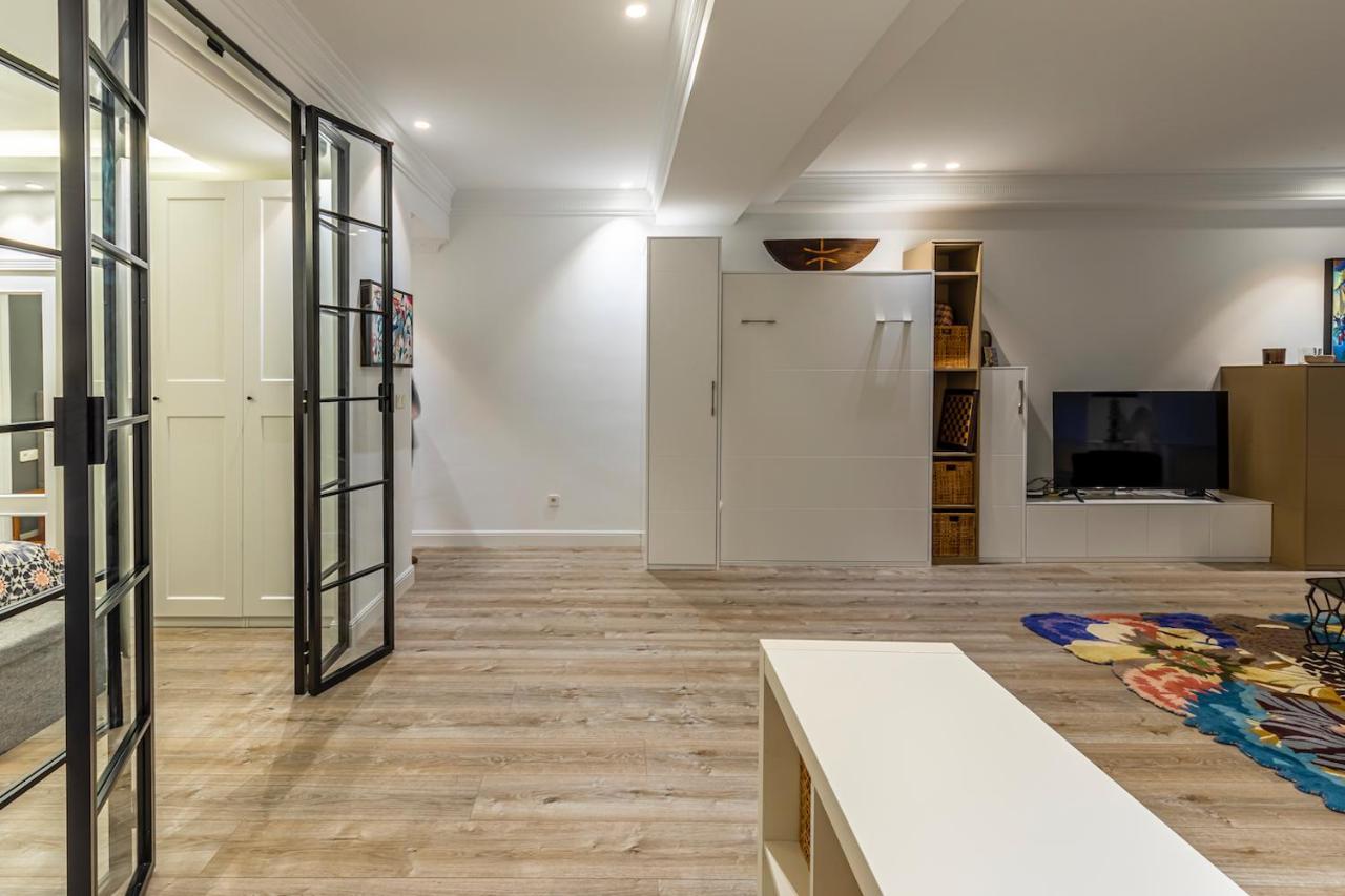 110 M2 Central Apartment In Abando Close To Guggenheim With Parking Bilbao Bagian luar foto