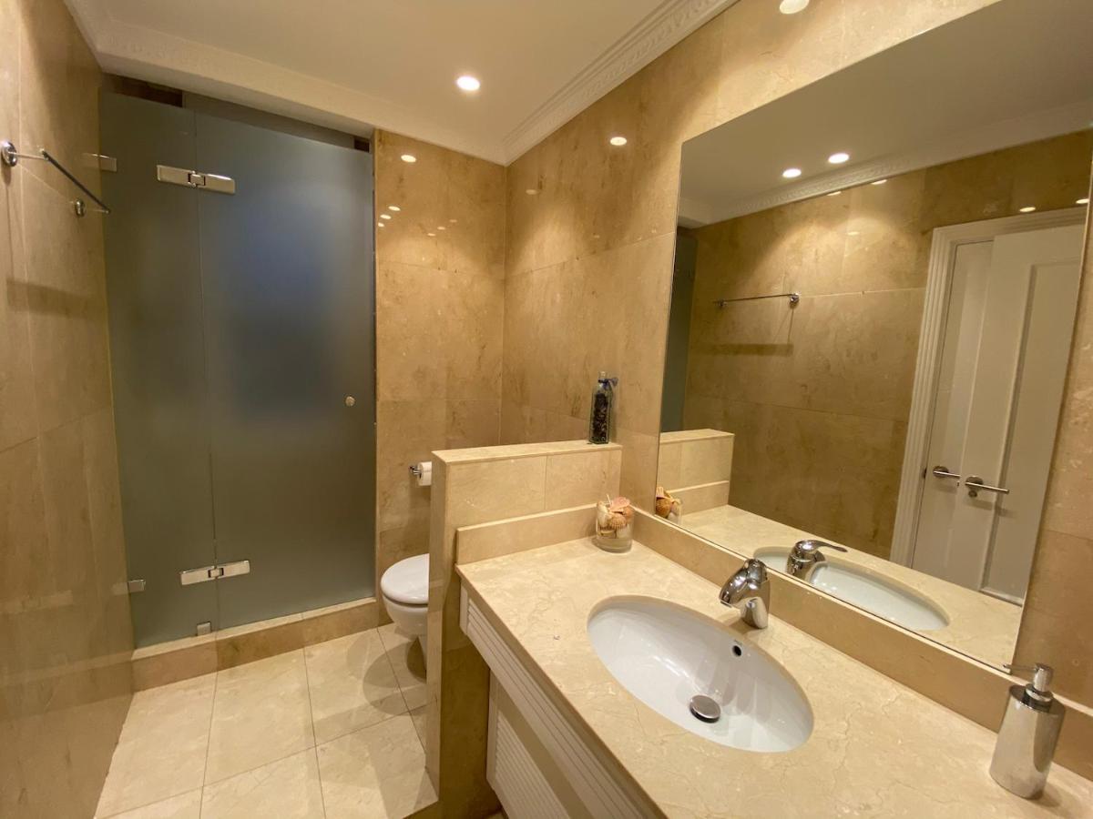 110 M2 Central Apartment In Abando Close To Guggenheim With Parking Bilbao Bagian luar foto
