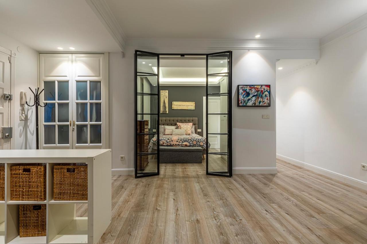 110 M2 Central Apartment In Abando Close To Guggenheim With Parking Bilbao Bagian luar foto