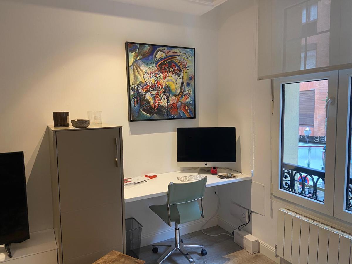 110 M2 Central Apartment In Abando Close To Guggenheim With Parking Bilbao Bagian luar foto