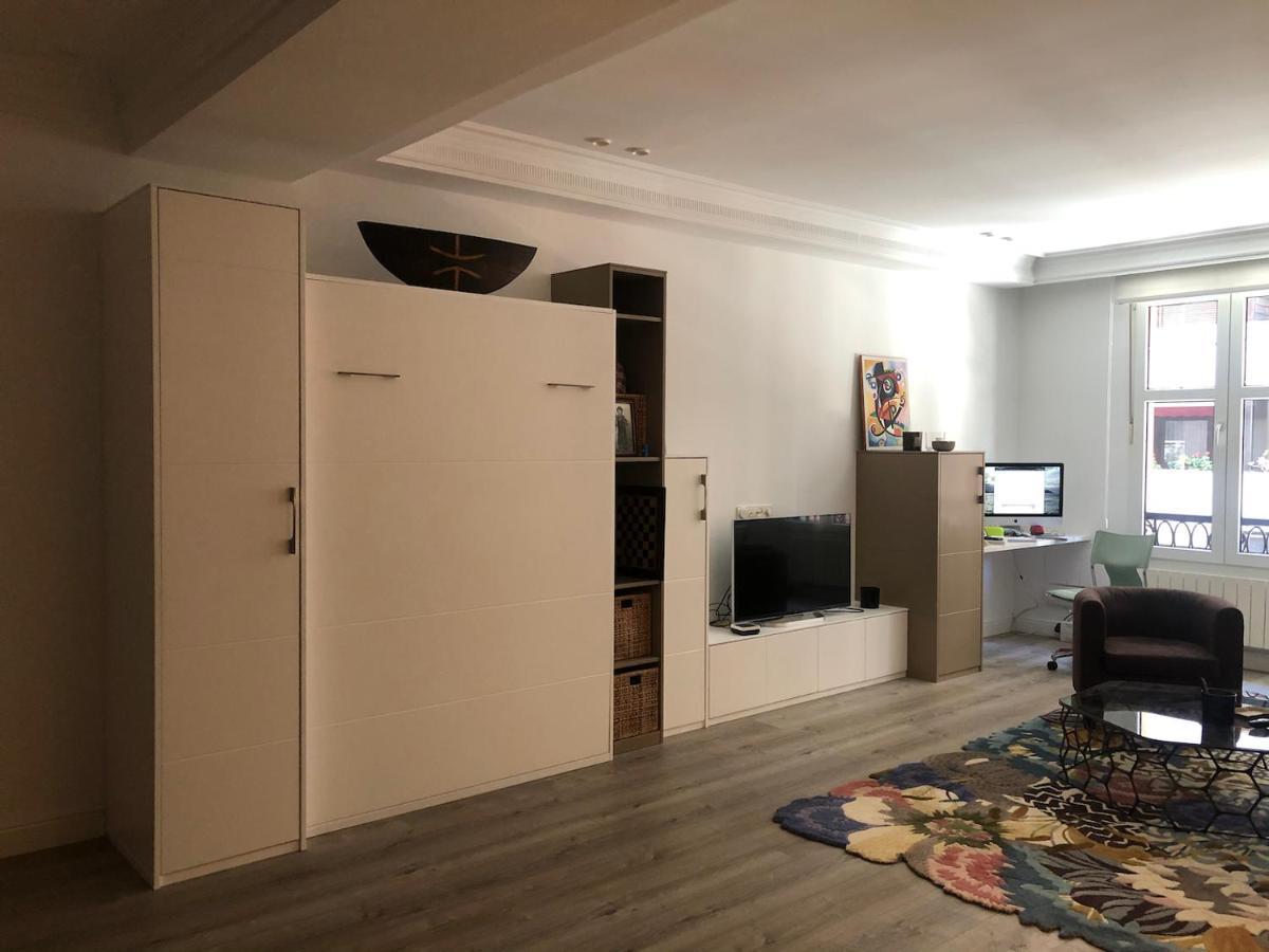 110 M2 Central Apartment In Abando Close To Guggenheim With Parking Bilbao Bagian luar foto